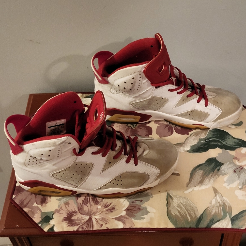 Nike Air Jordan 6 Retro Alternate Hare Sneakers